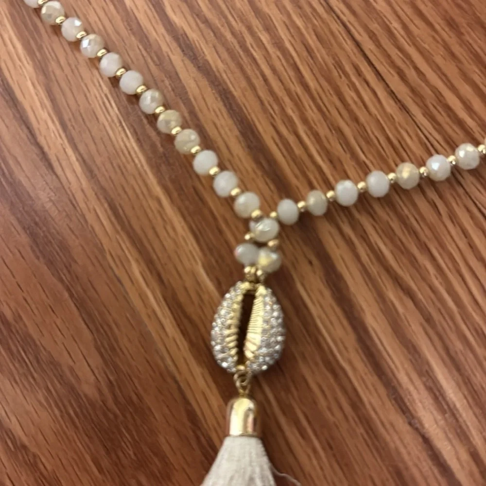 Lilly Pulitzer beaded tassel necklace with gold shell and sparkle details NWT - Picture 5 of 7